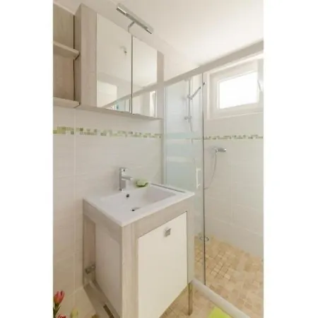 Troyes, 3 Pieces, 4 Personnes - Fr-1-543-11 * Troyes